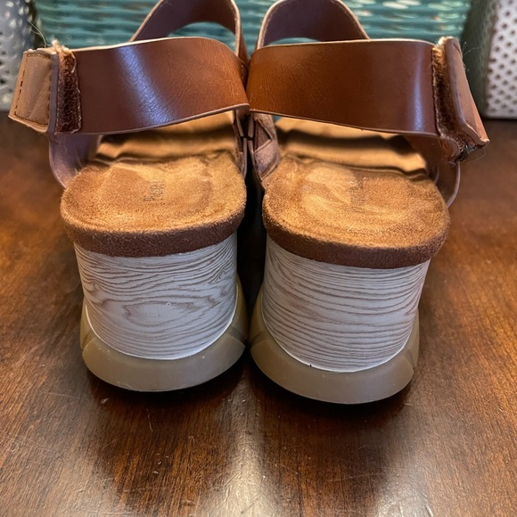 PIERRE DUMAS Essence Flatform Sandal - Picture 7 of 8